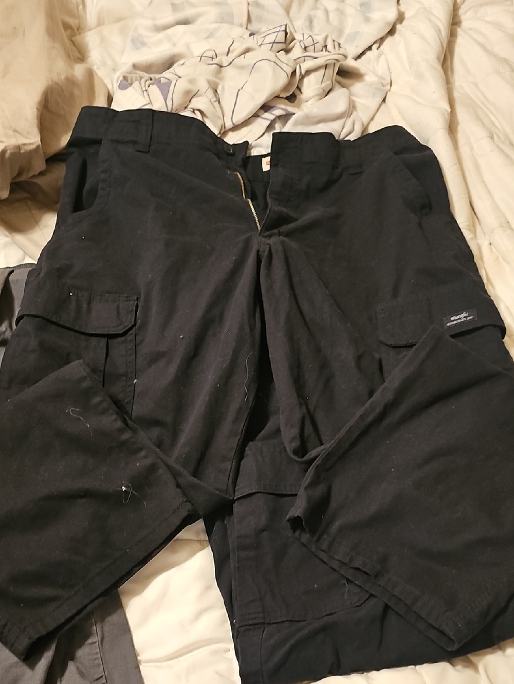 Wrangler Black Men's Cargo Pants - Utility Pockets